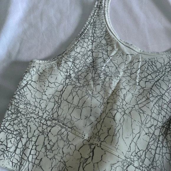 🆕🤍 Lululemon Power Pivot Tank Thread Dye - White Black - Picture 2 of 13
